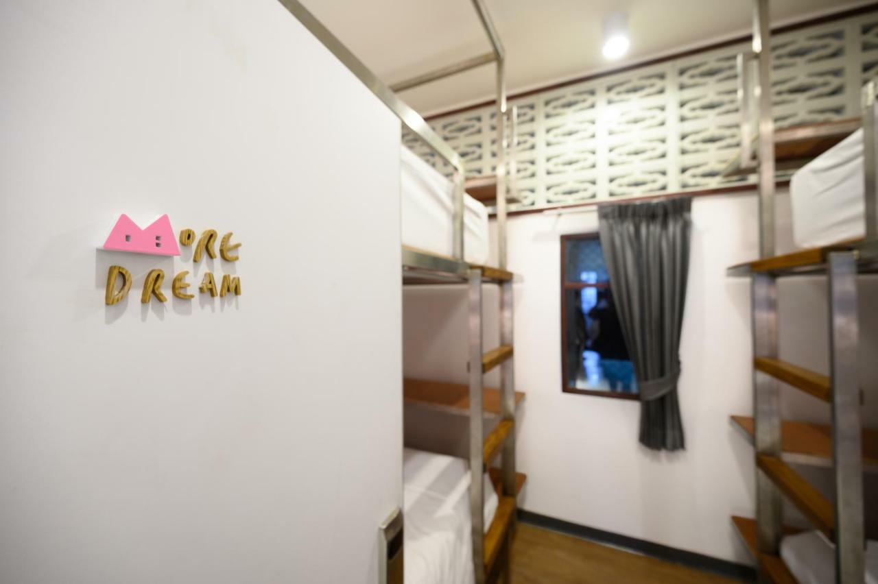 Rest Is More Hostel Bangkok Luaran gambar